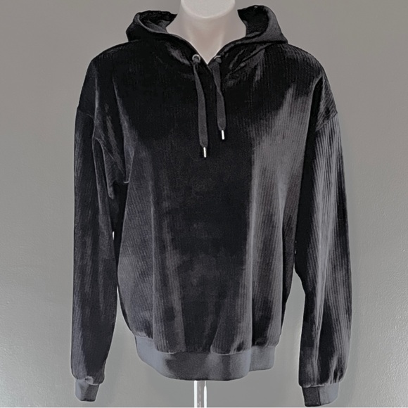 Women’s Forever 21 casual black velour pullover sweatshirt - Picture 1 of 8